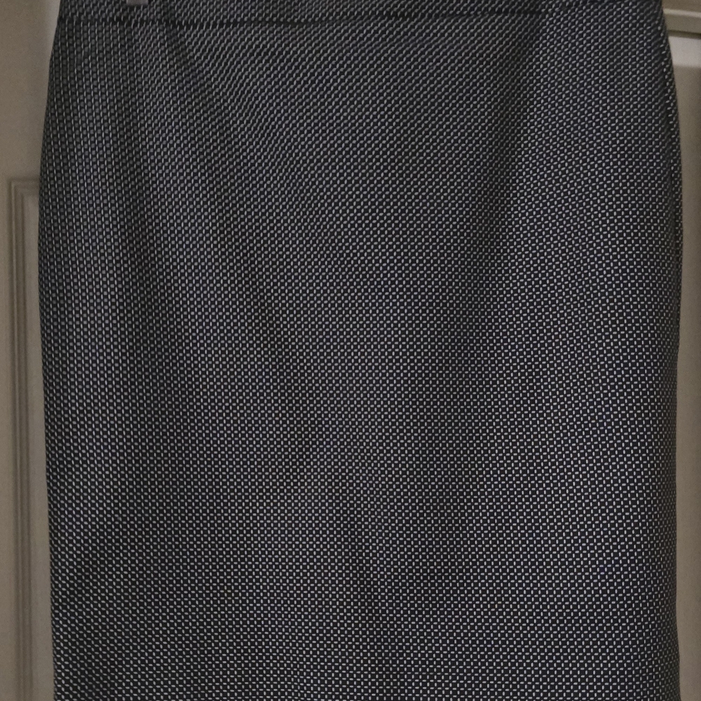 Liz Claiborne Monochrome Patterned Pencil Skirt